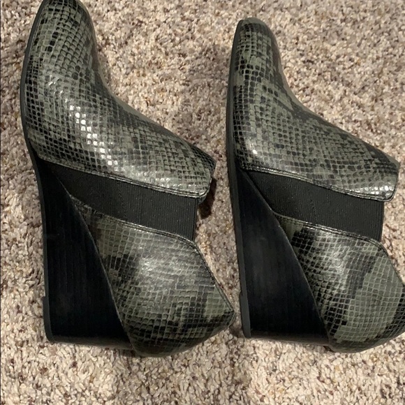 Vionic booties - Picture 4 of 6